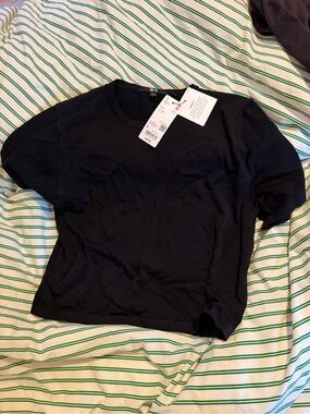 NWT UNIQLO Basic Black Crewneck Women's Top